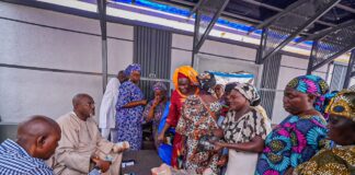 Ramadan: Olajide ‘Odidiomo’ Supports Widows with Cash, Food Items
