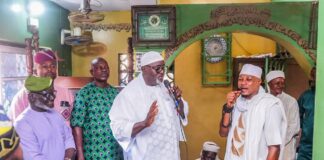 ‘Odidiomo’ Reiterates Commitment to Supporting Religious Activities, Donates N5M to Gbagi Ogunpa Central Mosque