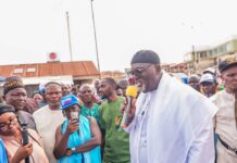 ‘Odidiomo’ Disburses Cash to Molete Market Unrest Victims